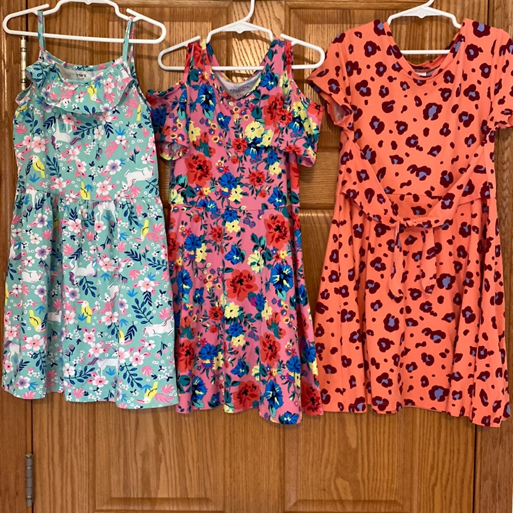 👗Three Girls Dresses👗
